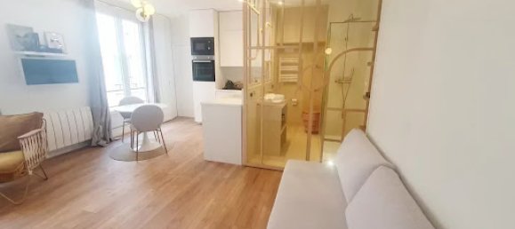 Studio in Paris, France No. 172231 7