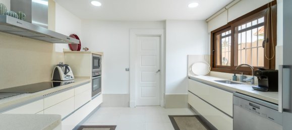 4 غرف نوم فيلا في Torremolinos, Spain رقم 154146 11