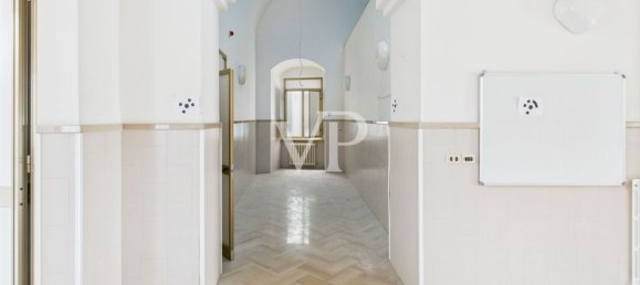 Bâtiment à Trani, Italy 1617m² No. 349084 14