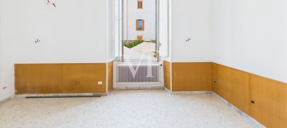 Bâtiment à Trani, Italy 1617m² No. 349084 22