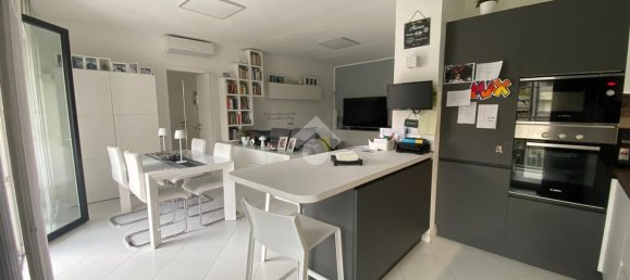 3-salle Appartement à Milan, Italy No. 339103 25