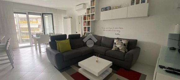 3-salle Appartement à Milan, Italy No. 339103 18