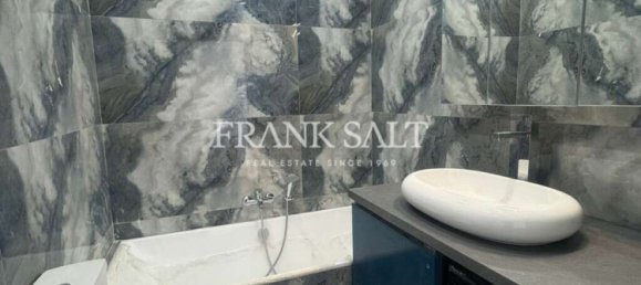 2 bedrooms Penthouse in Sannat, Malta No. 6035 10