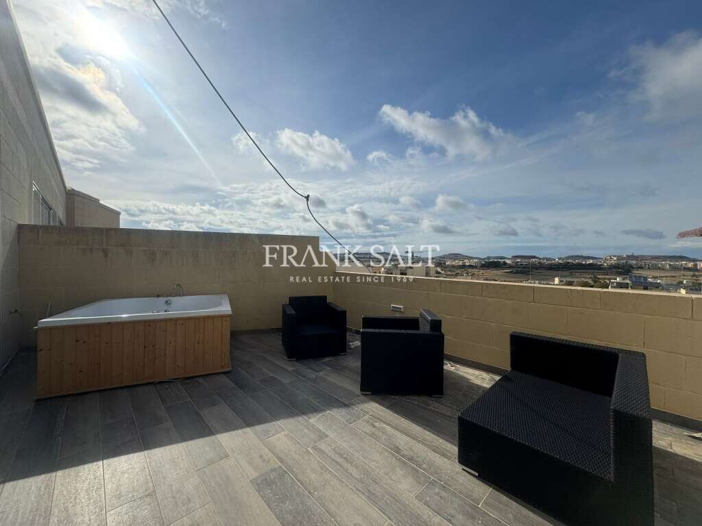 2 bedrooms Penthouse in Sannat, Malta No. 6035