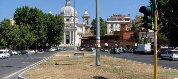 2 rooms Commercial property in Rome, Italy No. 205885 28