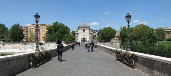 2 rooms Commercial property in Rome, Italy No. 205885 13