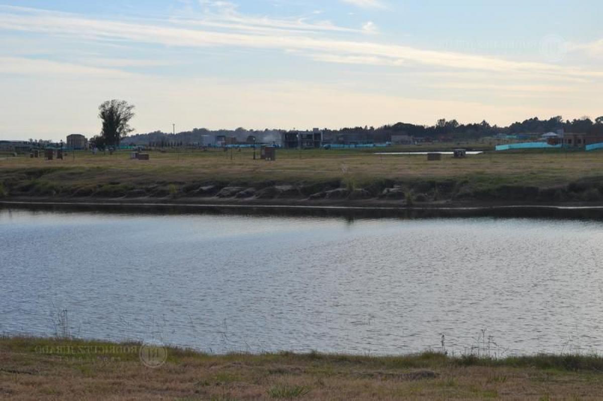  Land in Escobar, Argentina No. 111491