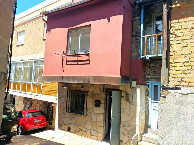3 bedrooms Townhouse in Torre del Bierzo, Spain No. 69462