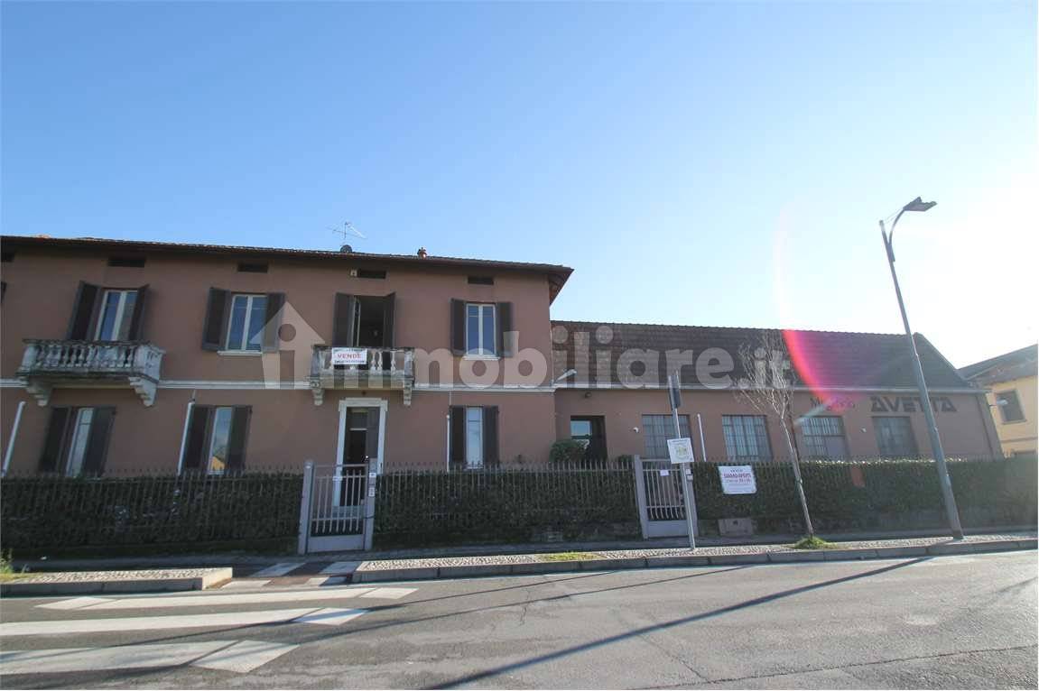 1 room Commercial property in Paderno d'Adda, Italy No. 2661