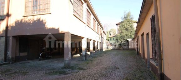 1 room Commercial property in Paderno d'Adda, Italy No. 2661 3