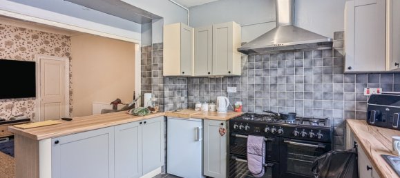  House in Neath, United Kingdom No. 1995 6