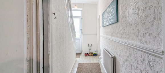  House in Neath, United Kingdom No. 1995 2