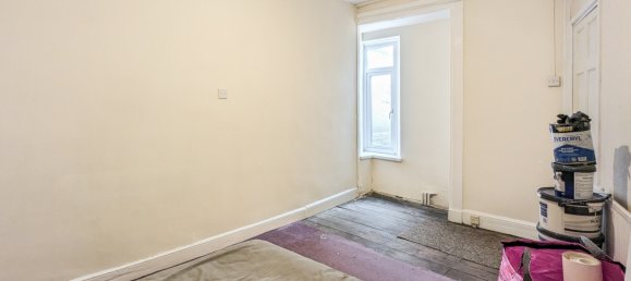  House in Neath, United Kingdom No. 1995 12