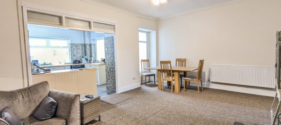  House in Neath, United Kingdom No. 1995 4