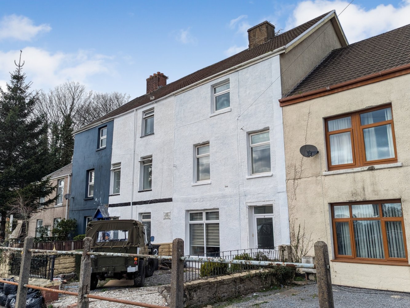  House in Neath, United Kingdom No. 1995