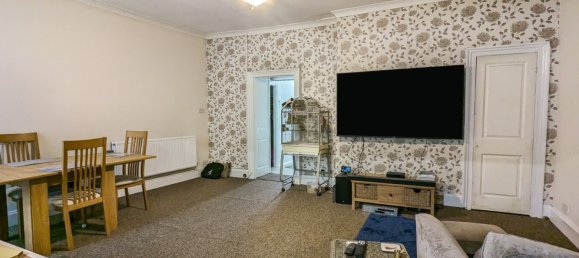  House in Neath, United Kingdom No. 1995 3