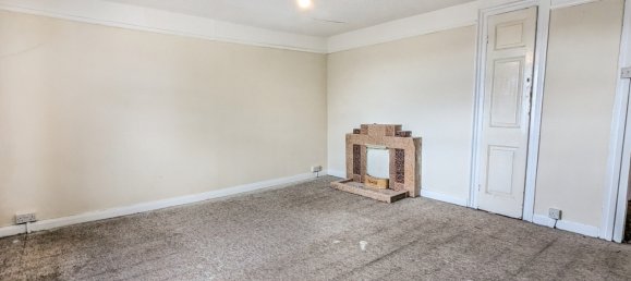  House in Neath, United Kingdom No. 1995 14