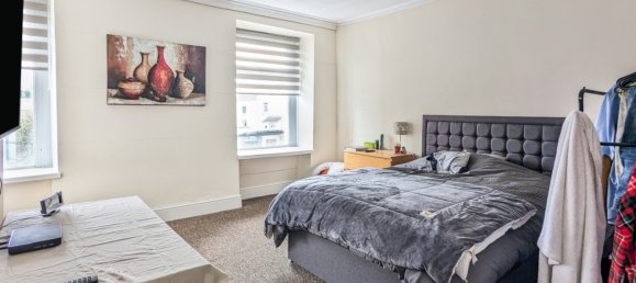  House in Neath, United Kingdom No. 1995 9