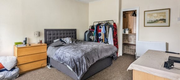  House in Neath, United Kingdom No. 1995 10