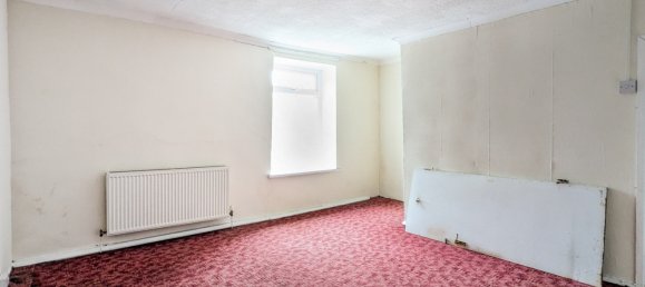  House in Neath, United Kingdom No. 1995 11