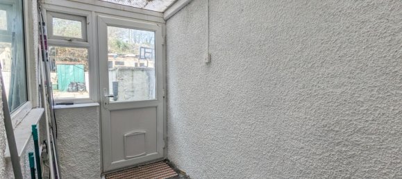  House in Neath, United Kingdom No. 1995 16