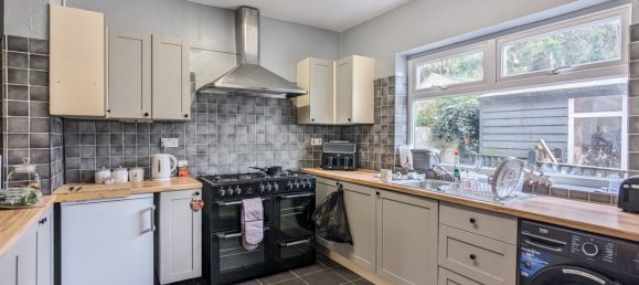  House in Neath, United Kingdom No. 1995 5