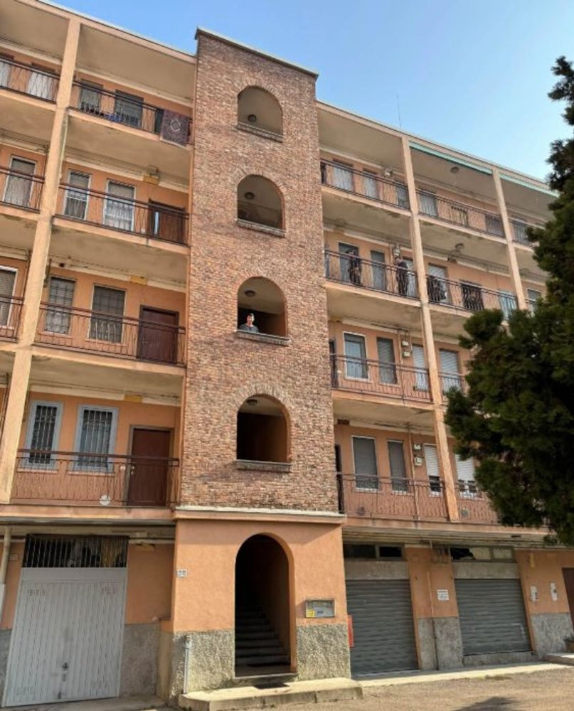 Квартира с 2 комнатами в Локате ди Триульци, Италия № 211601