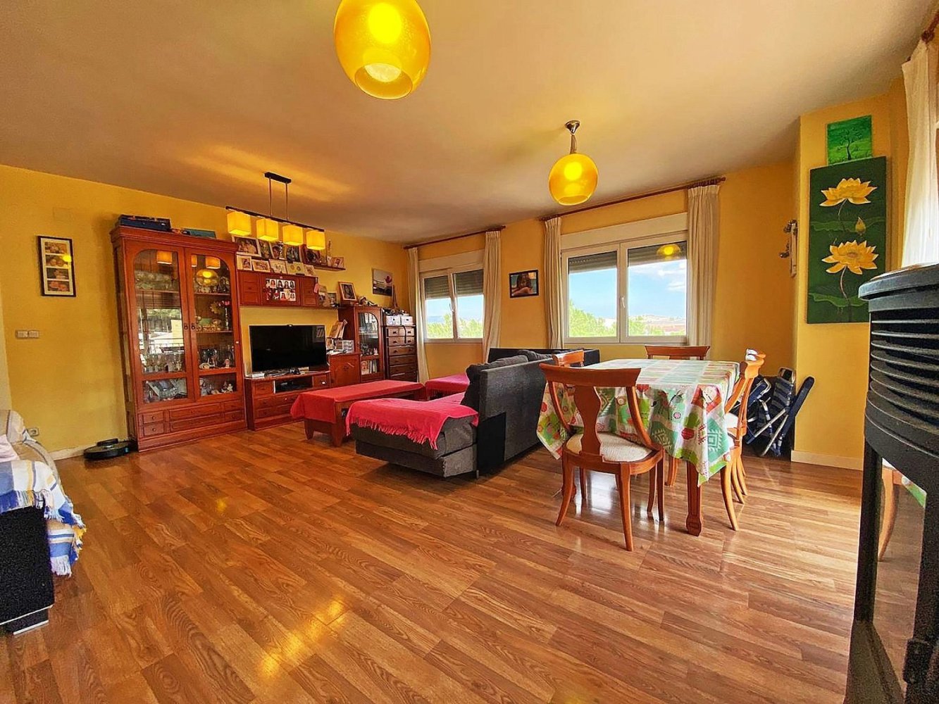 Apartamento de 3 dormitorios en Pinoso, Spain No. 95384