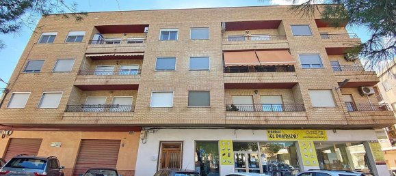 Apartamento de 3 dormitorios en Pinoso, Spain No. 95384 4