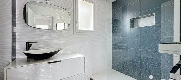 3 bedrooms House in Charge, France No. 326926 13