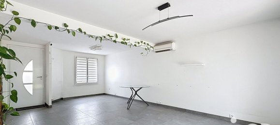 3 bedrooms House in Charge, France No. 326926 4