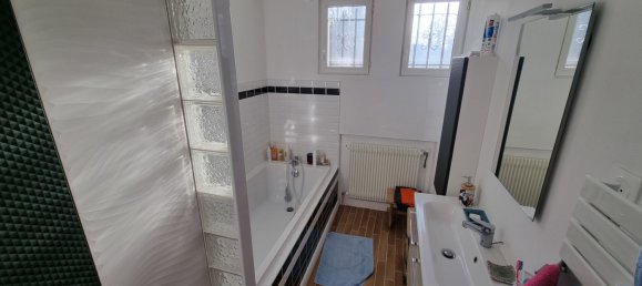 5 bedrooms House in Soissons, France No. 211241 2