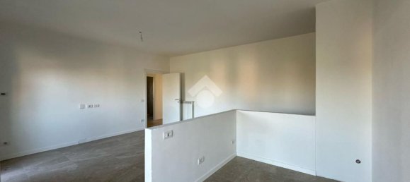 3 rooms Apartment in Palazzolo sull'Oglio, Italy No. 5044 2