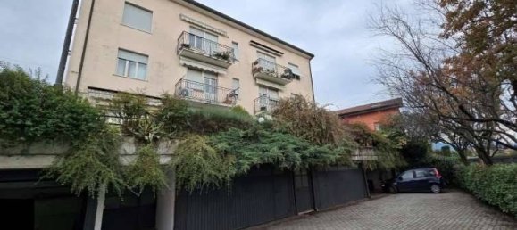 2 bedrooms Apartment in Como, Italy No. 2884 2