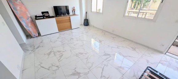 3 bedrooms House in Istres, France No. 338512 3