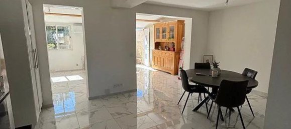 3 bedrooms House in Istres, France No. 338512 8