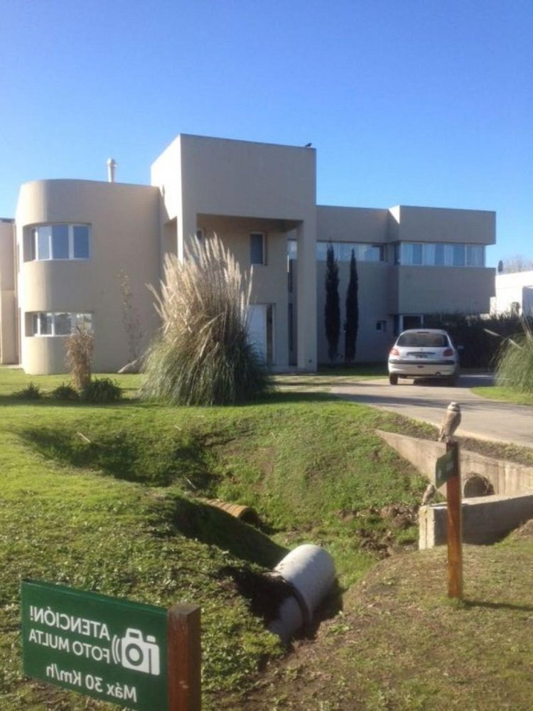 5 bedrooms Farm in Mar del Plata, Argentina No. 120070