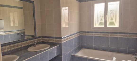 4 bedrooms House in Roquefort, France No. 101134 9