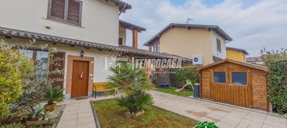 4 rooms House in Sant'Alessio con Vialone, Italy No. 111998 2