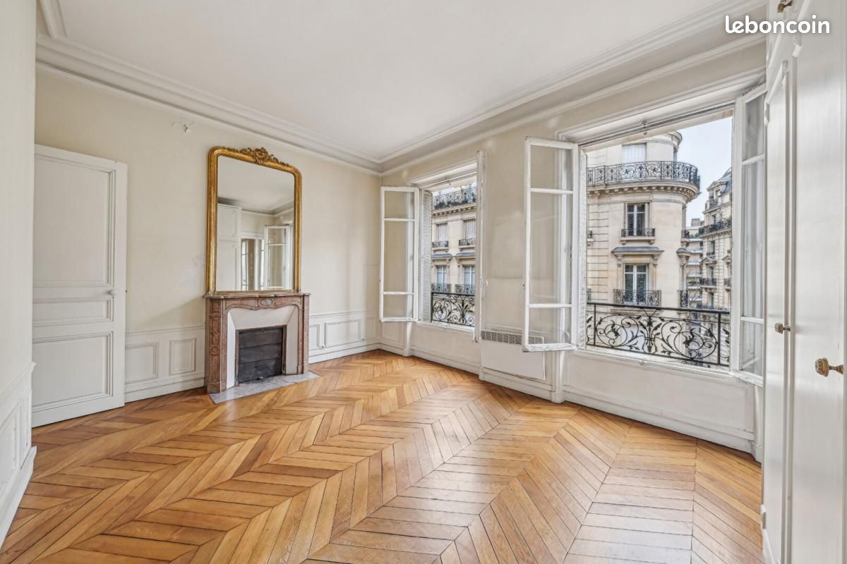 3 bedrooms Apartment in Paris, France No. 105718