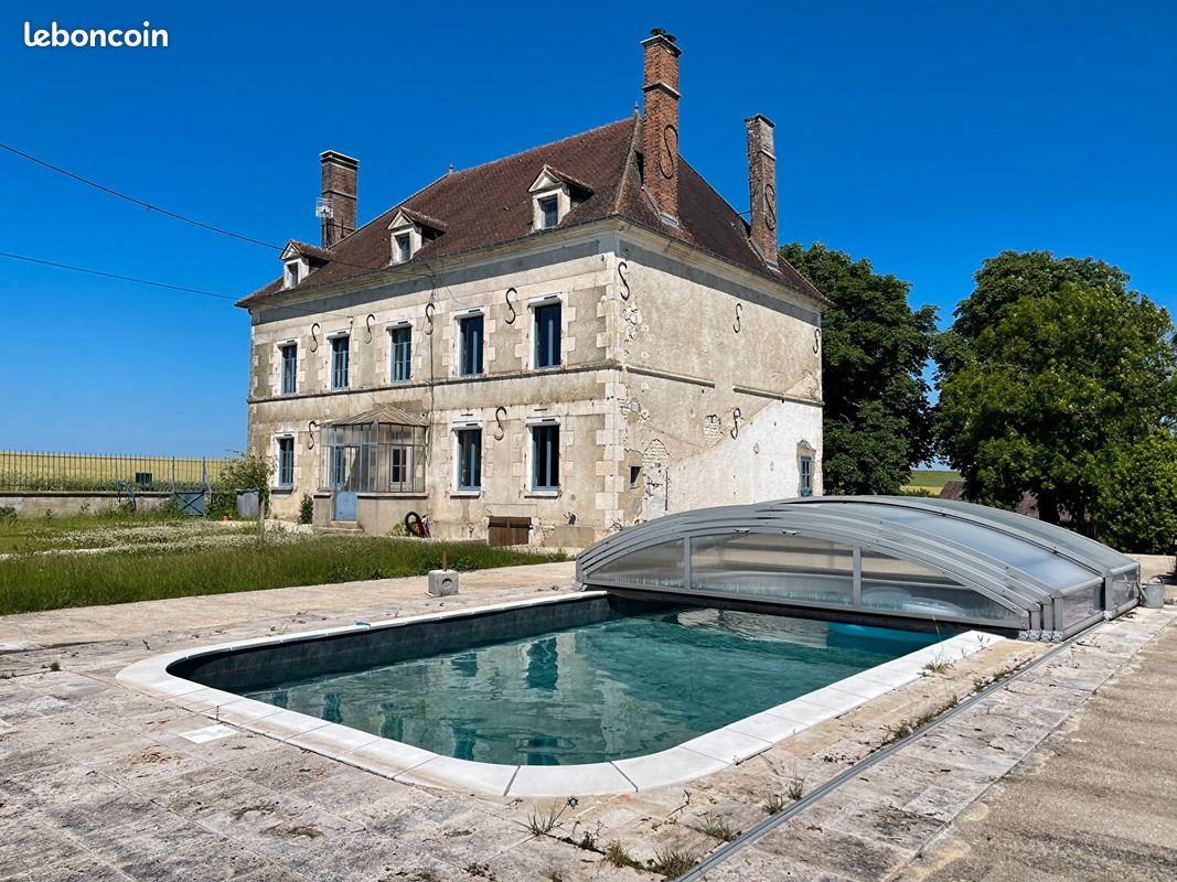 Casa de 4 dormitorios en Montfey, France No. 71207