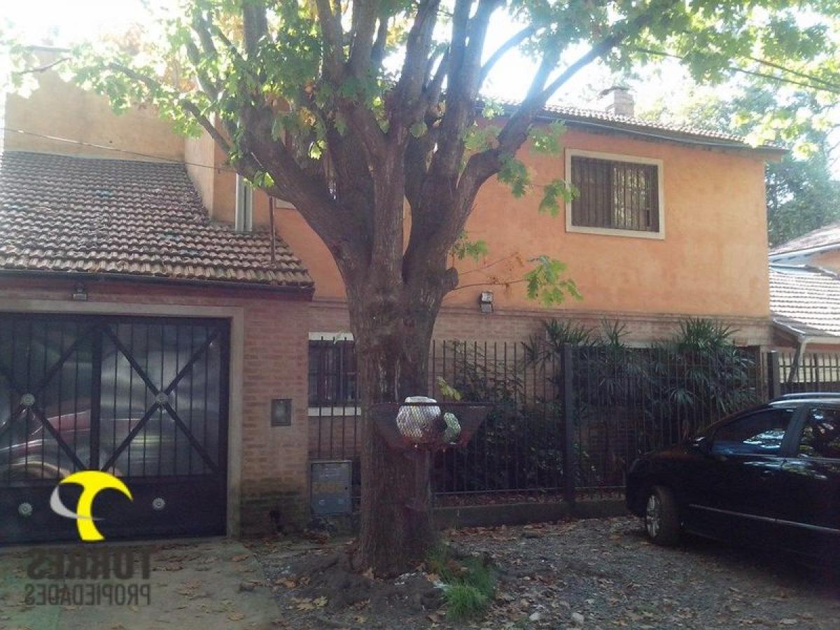 Casa de 3 dormitorios en Malvinas Argentinas, Argentina No. 85567