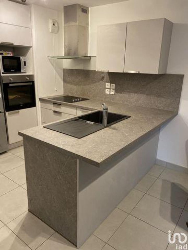 3 bedrooms Condo in Melun, France No. 29118