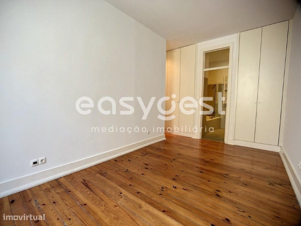 Apartamento de 4 dormitorios en Lisbon, Portugal No. 79881