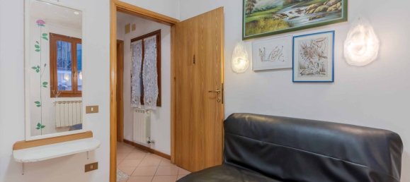 4 rooms Apartment in Venice, Italy No. 108385 3