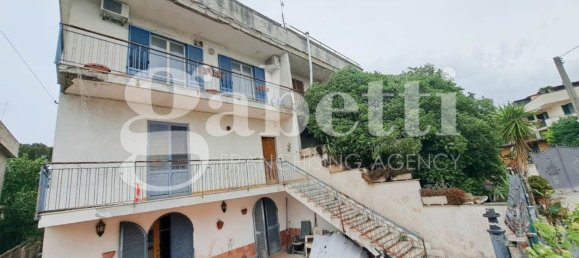 6 bedrooms Villa in Giugliano in Campania, Italy No. 324230 3