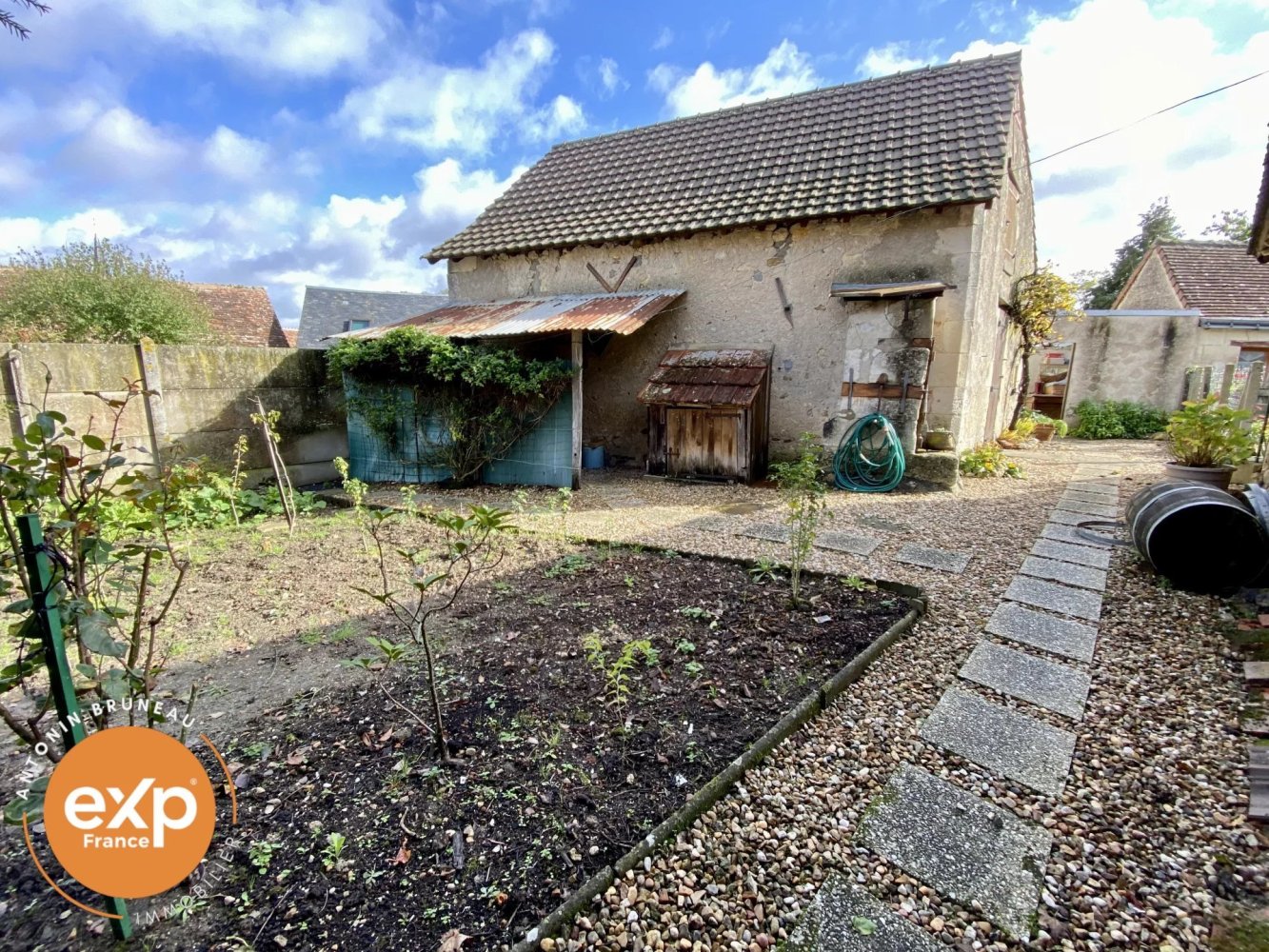Casa de 3 dormitorios en Ligueil, France No. 82714
