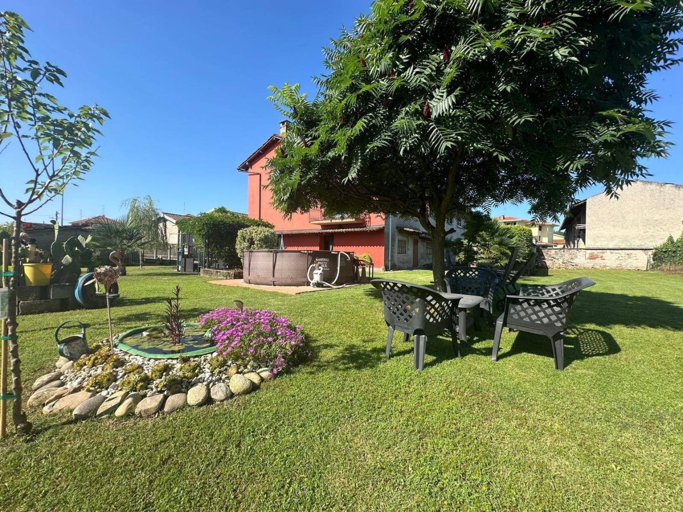 8-Zimmer Haus in Oleggio, Italy, Nr. 174700