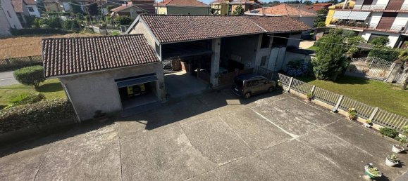 8-Zimmer Haus in Oleggio, Italy, Nr. 174700 3