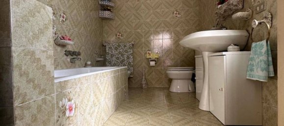 8-Zimmer Haus in Oleggio, Italy, Nr. 174700 9